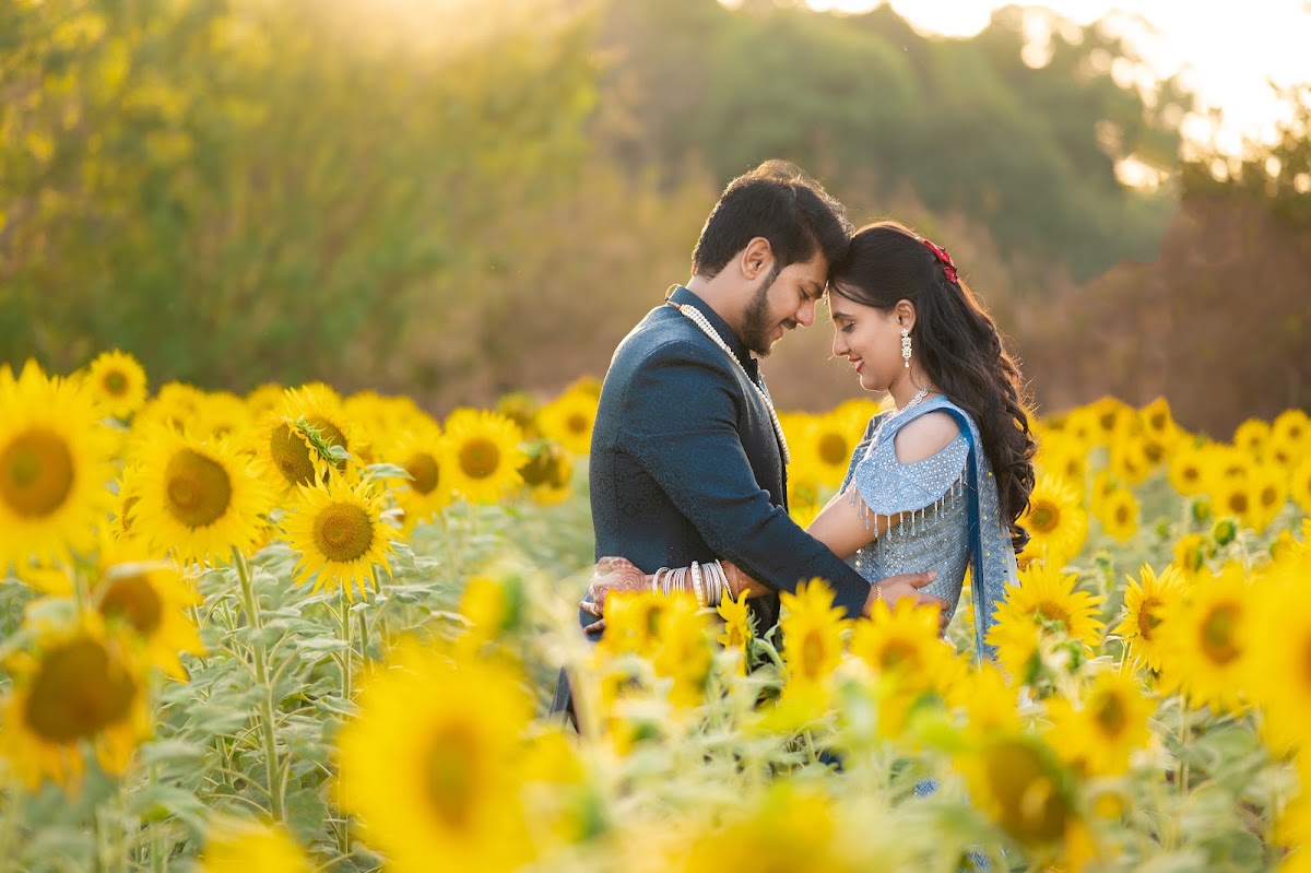 Pre-wedding photography by Amar Kashid